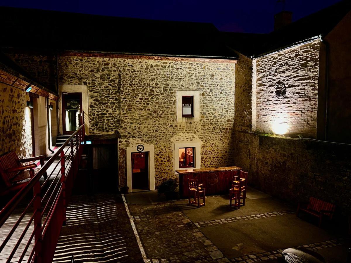 Hotel Le Ranch Brûlon Buitenkant foto