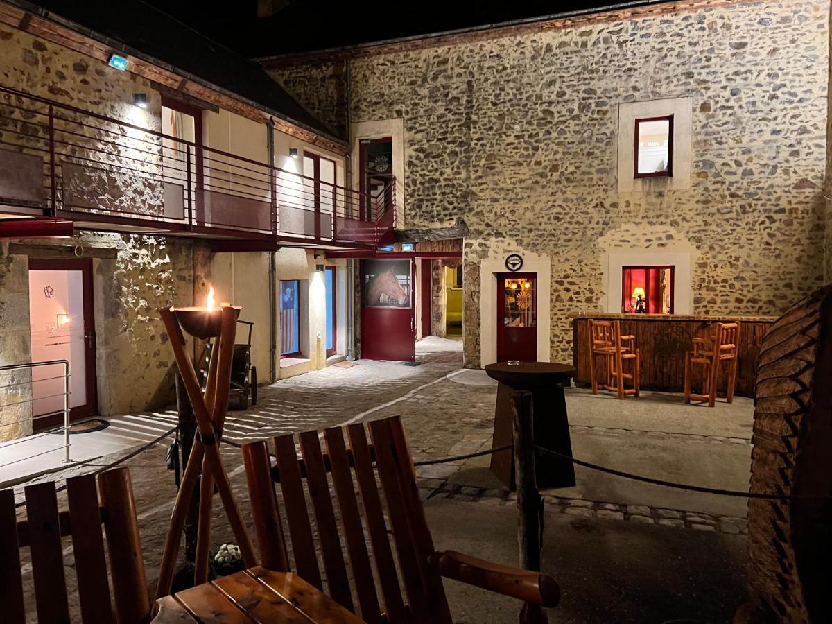 Hotel Le Ranch Brûlon Buitenkant foto