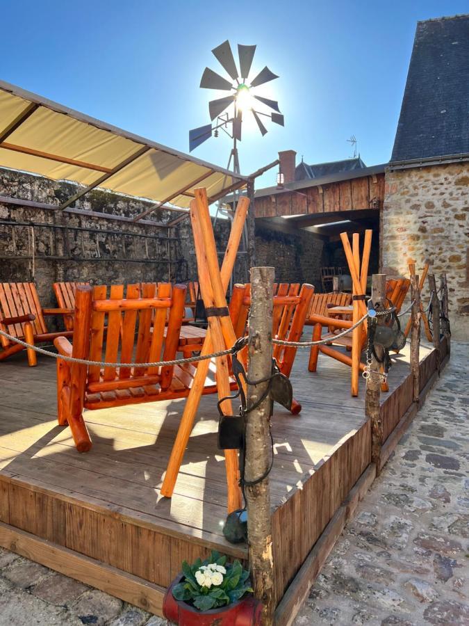 Hotel Le Ranch Brûlon Buitenkant foto
