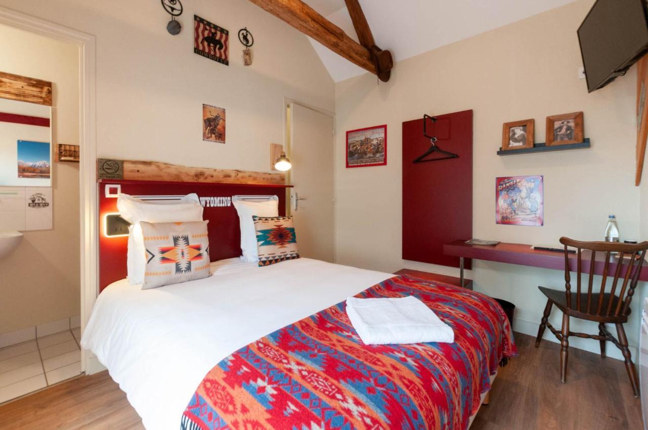 Hotel Le Ranch Brûlon Buitenkant foto