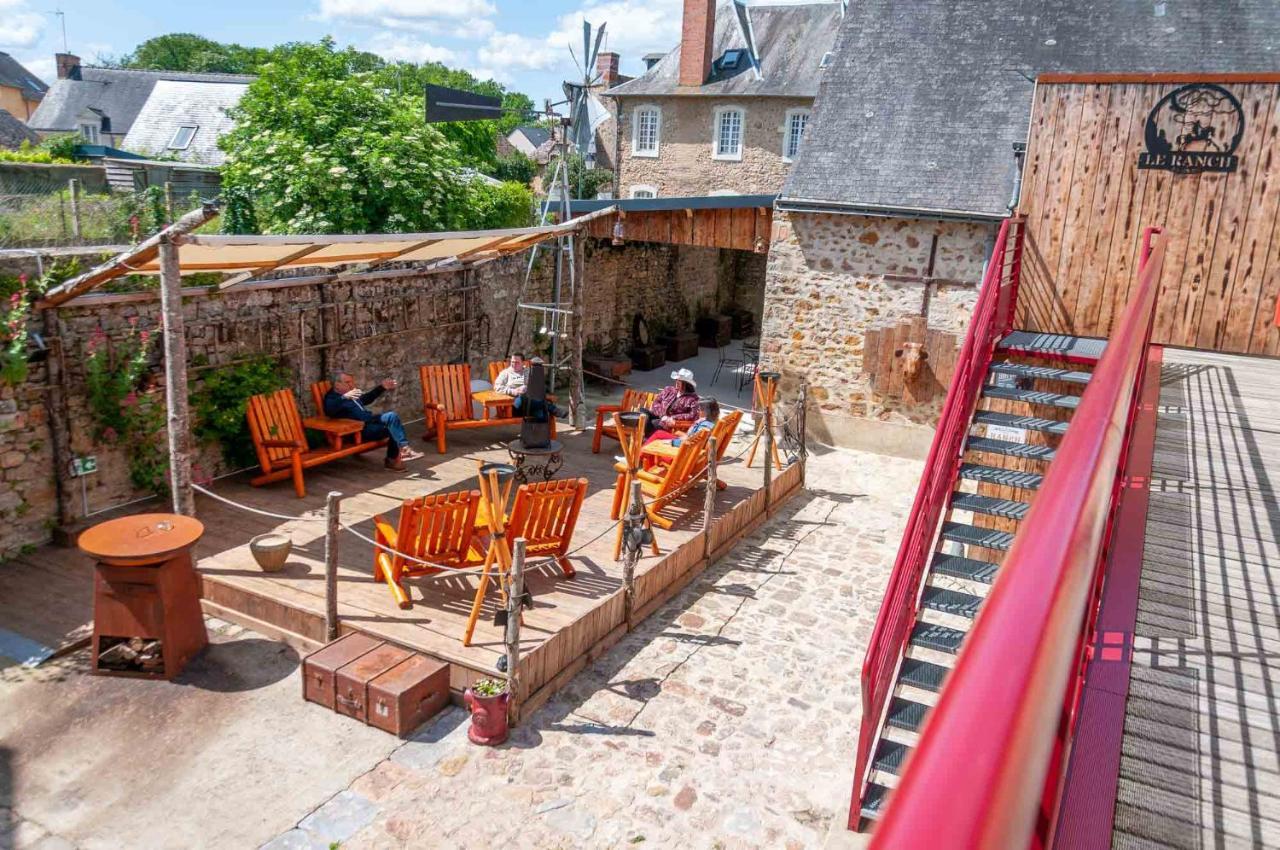 Hotel Le Ranch Brûlon Buitenkant foto