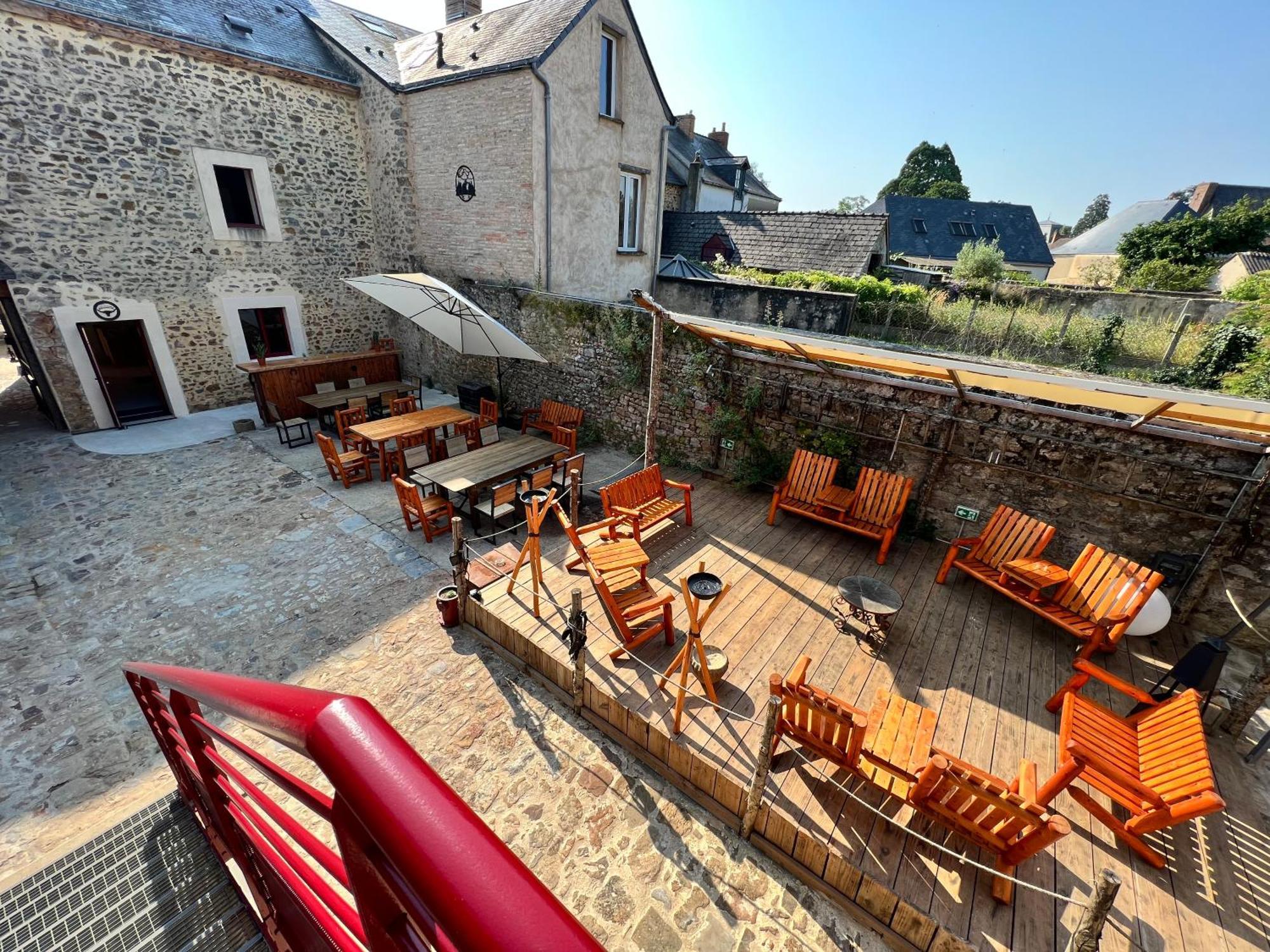Hotel Le Ranch Brûlon Buitenkant foto