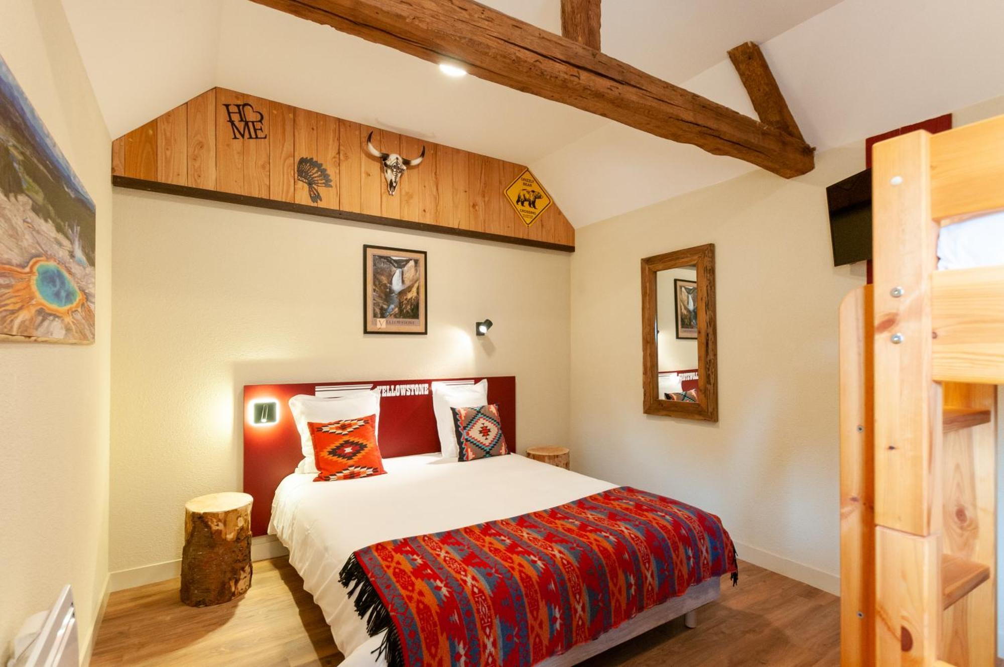 Hotel Le Ranch Brûlon Buitenkant foto