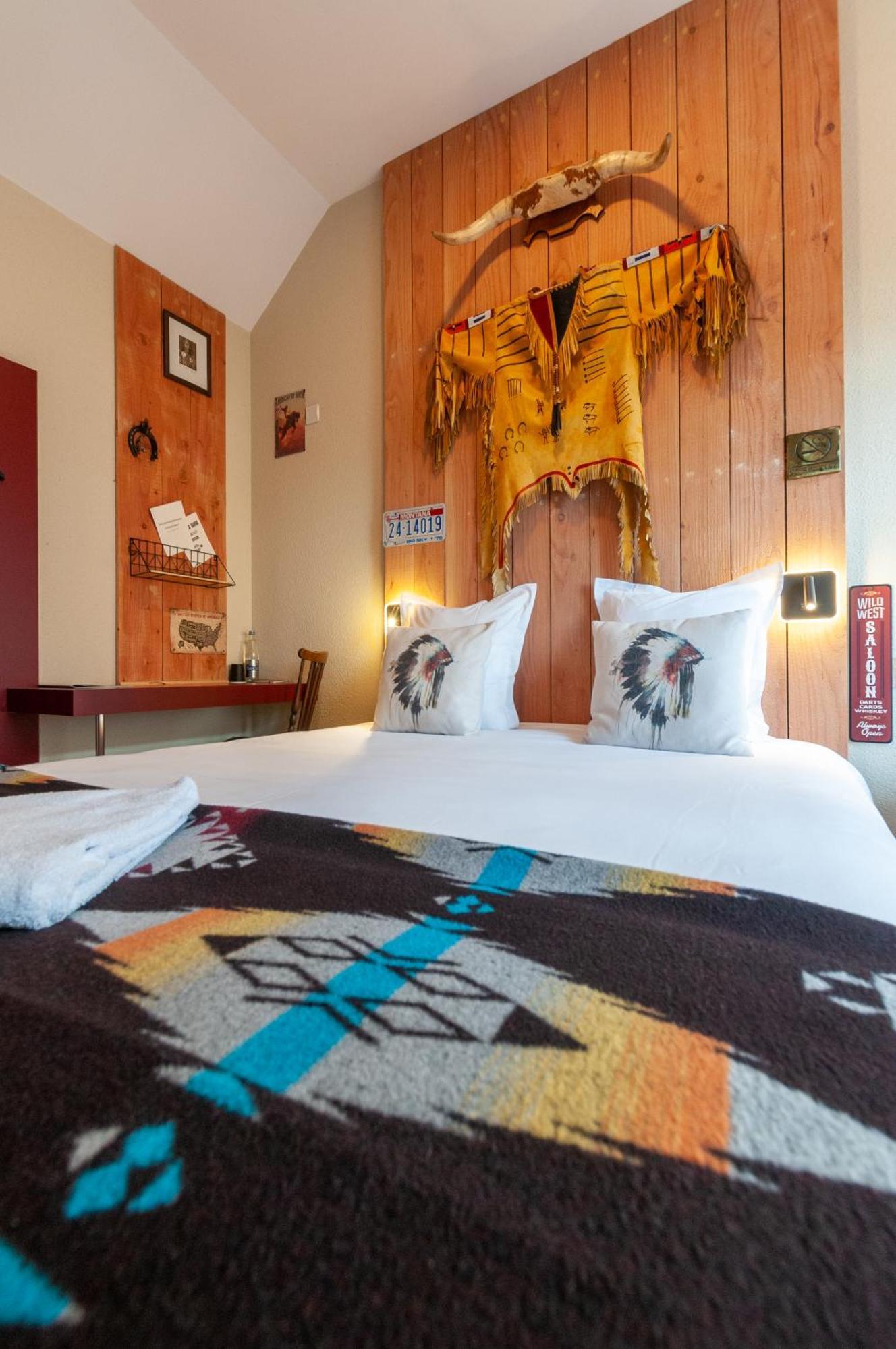 Hotel Le Ranch Brûlon Buitenkant foto
