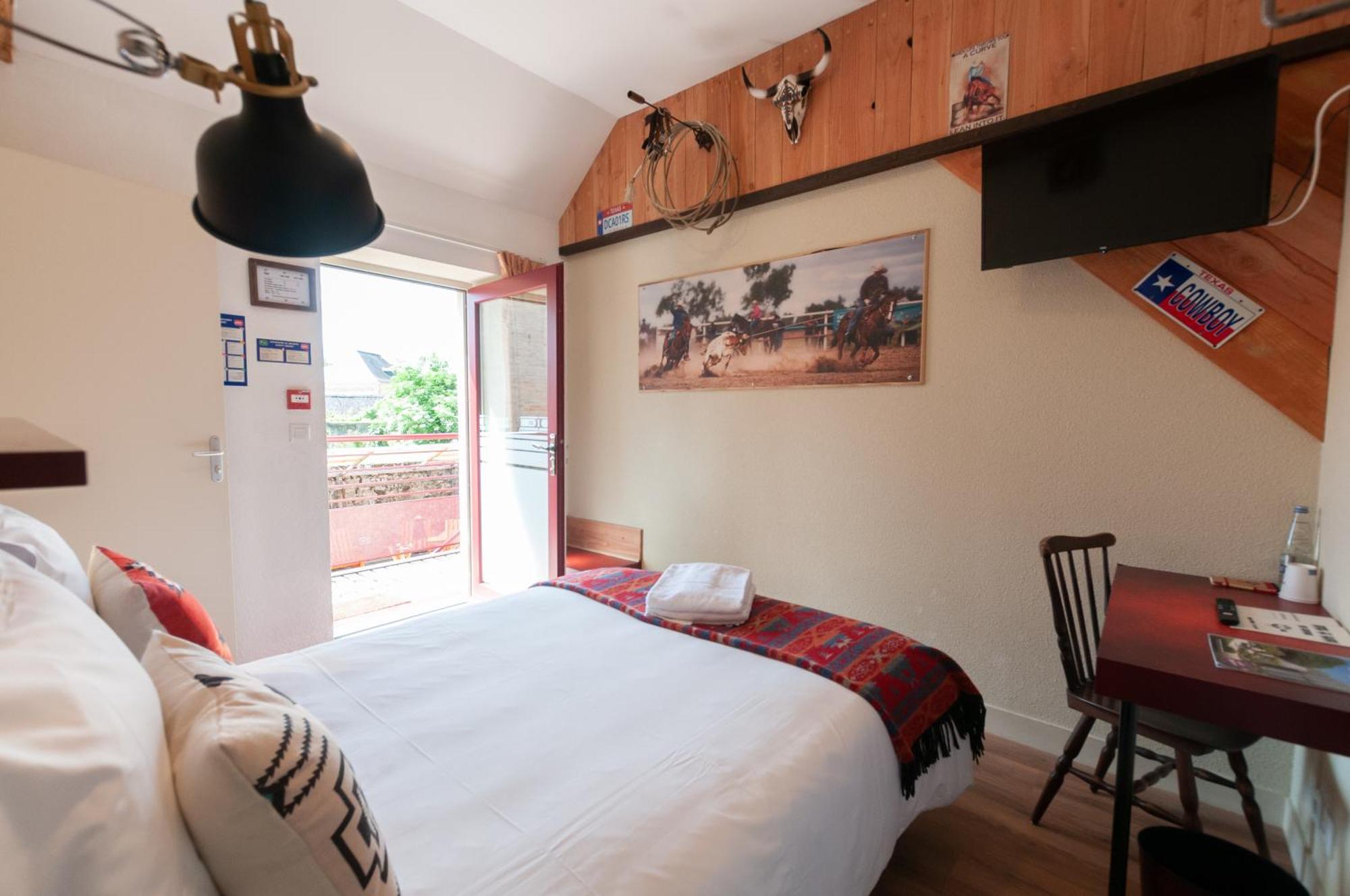 Hotel Le Ranch Brûlon Buitenkant foto