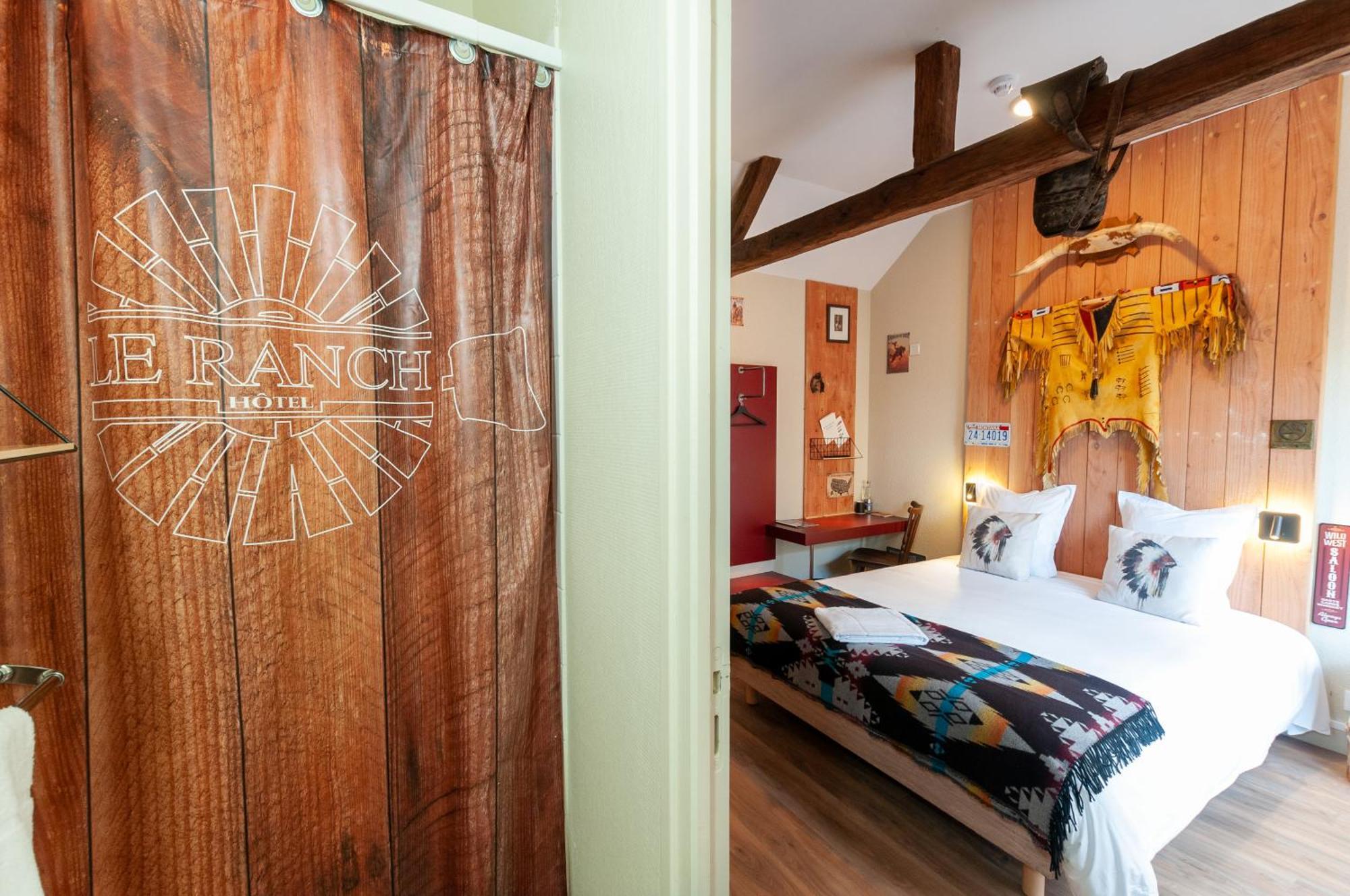 Hotel Le Ranch Brûlon Buitenkant foto